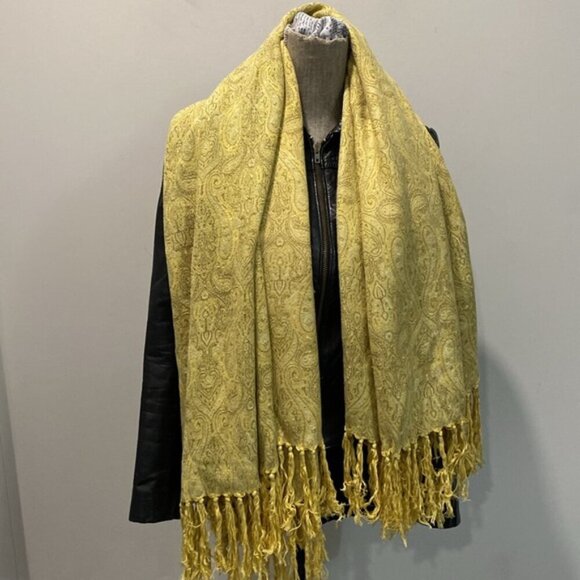 Chic Yellow Paisley Wrap - Picture 5 of 11